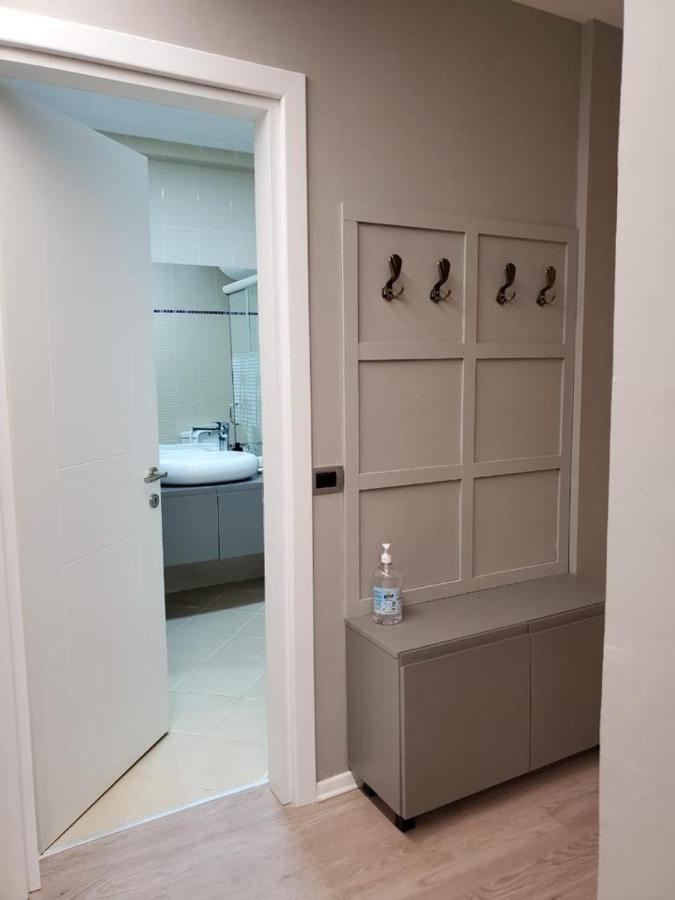 Helga'S Deluxe 3 Apartment Tiranë Luaran gambar